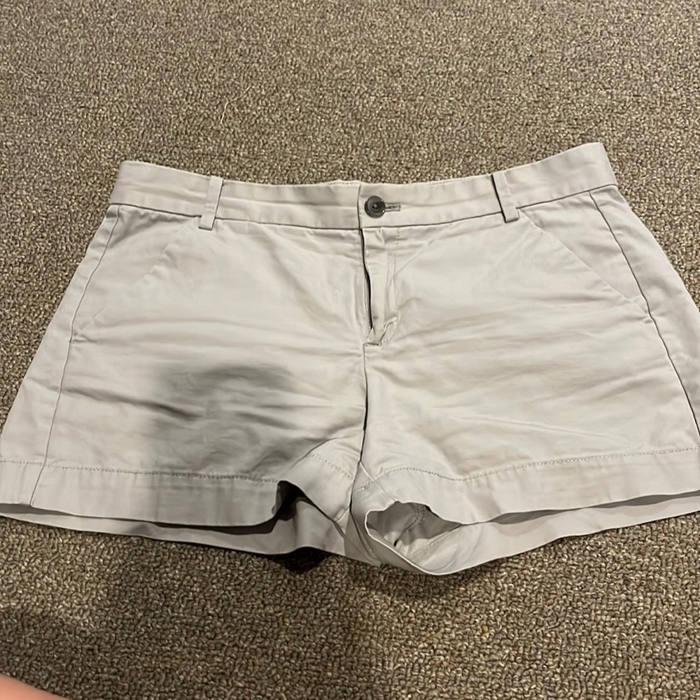 Gap size 6 gray shorts